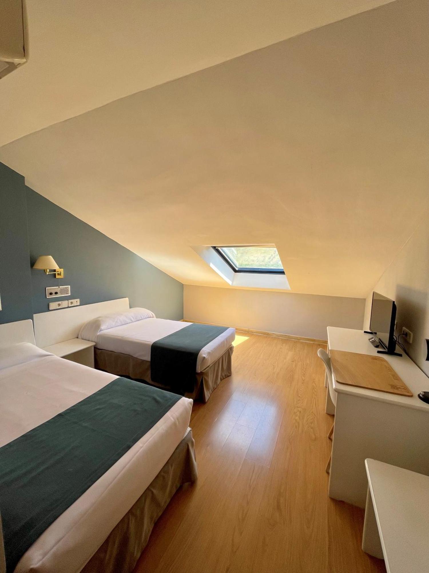 Hotel Jakue Пуэнте-ла-Рейна Экстерьер фото